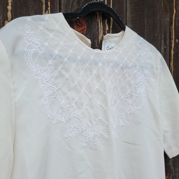 Vintage Off White Embroidered Blouse Short Sleeve Size Medium - Picture 2 of 5